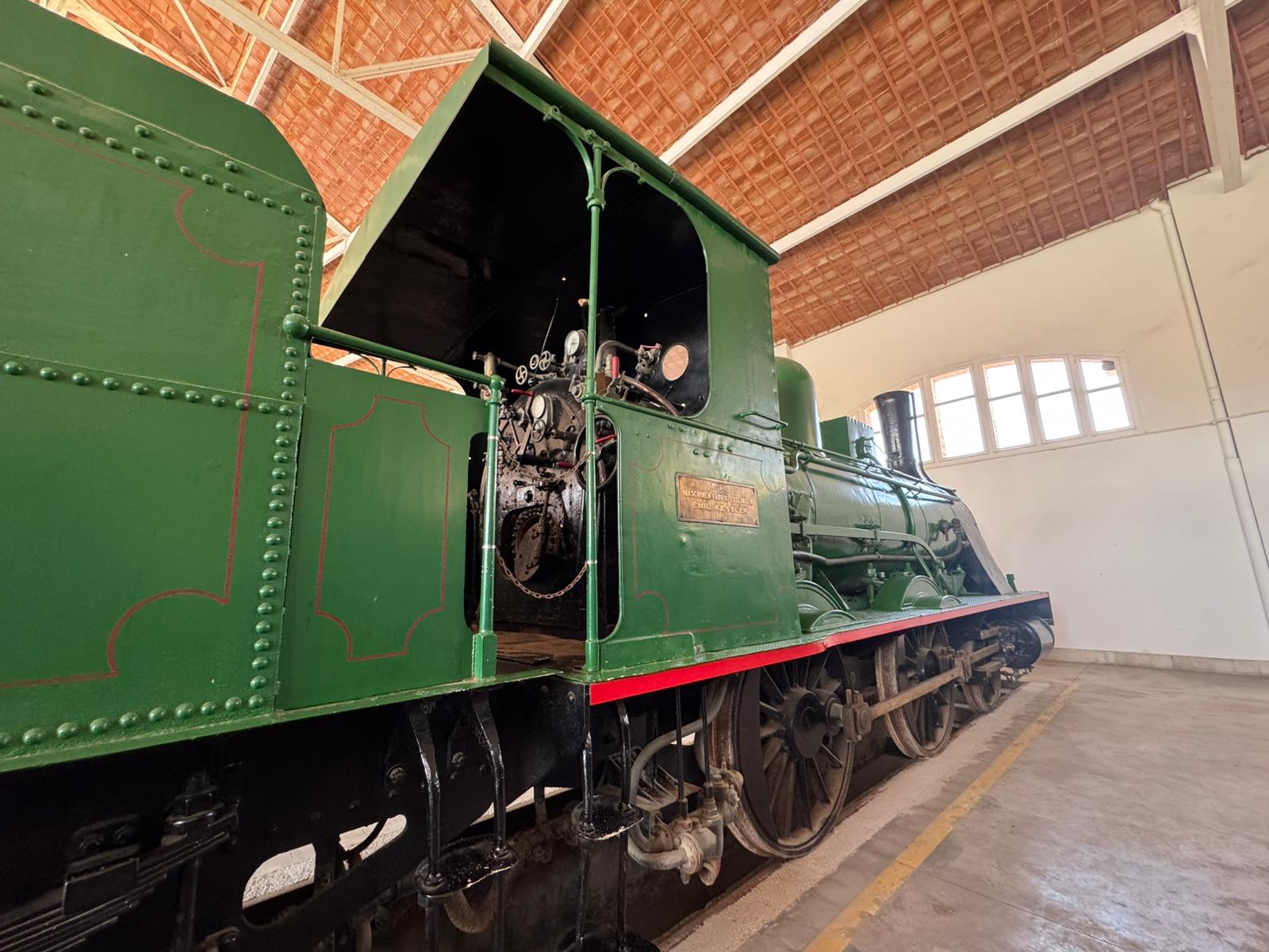 LOCOMOTORA DE VAPOR 120-2131. Oeste 77.
